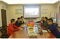 新疆歡迎東南亞客戶來公司參觀礦用電機車生產(chǎn)車間