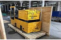 云南457軌距窄軌湘潭電機車現(xiàn)場視頻