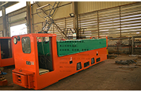 新疆架線式蓄電池復(fù)式能源湘潭電機車運行視頻