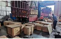 云南六十多箱湘潭電機車配件及牽引電機發(fā)往海外