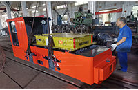 云南2.5噸鋰電蓄電池電機車?yán)m(xù)航實驗