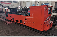 云南12噸雙司機(jī)室湘潭電機(jī)車(chē)發(fā)往煤礦