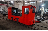 四川客戶采購(gòu)的CTL5/6GB蓄電池湘潭電機(jī)車裝車發(fā)貨