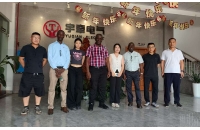 四川國外客戶到訪湘潭電機車廠家考察