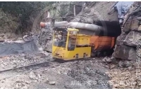 四川2.5噸防爆湘潭電機車海外煤礦運行視頻